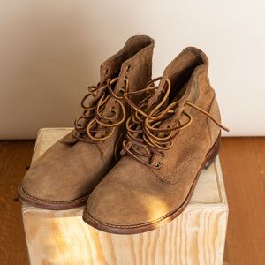 Oak Street Bootmakers suede boots